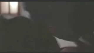 Blond seks poro annab armastatud lakkuda oma jalgu.