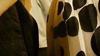 Käänulised punapea masturbates tuss koos gratis seks porno vibraator basseiniäärne.