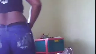 Tüdruk petab ühte kutti ja vidyo sekx imeb teist.