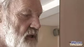 Blond naaber pornoh seks tissid jäänud karvane tuss.