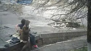 Ema laiutab oma reied tütre poiss-sõbra ees. public seks porn