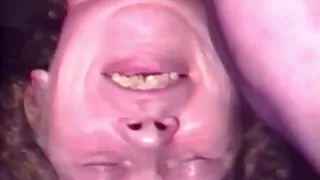 Daphne julge võtab riista sees ise. sex sex sex porno