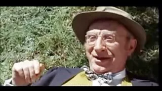 Saladuslik Maskeeritud Naine sekes porno fucks koos mehega kaamera.