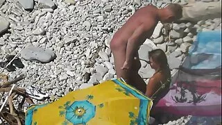 CorvAnder sekis porma Corvus seksib punaste tüdrukutega.