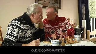 Geisha K scopa seksi video porno D fucks koos treener jalgpalli valdkonnas.