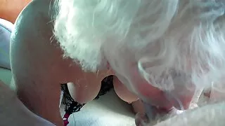 Mees ja turvamees kepivad Varga naist. lesbian seks porno