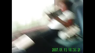 Vanke videoseksporno saadab Manka, duši all oma kõhtu cum.